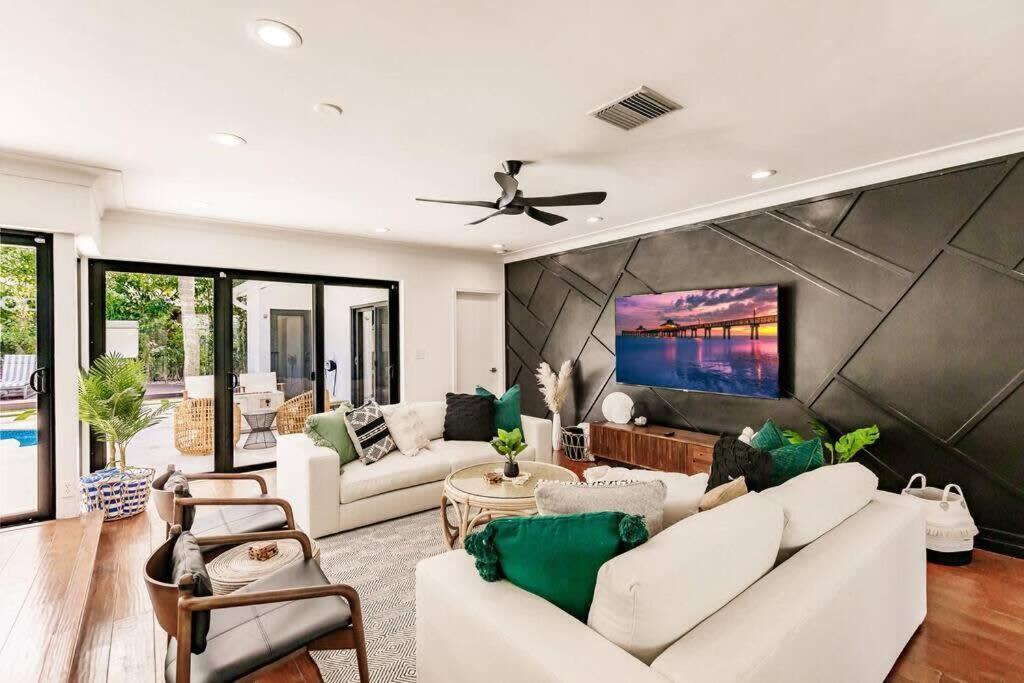 Holiday home Style Backyard Heated Pool Hot Tub Fire Pit Fort Lauderdale