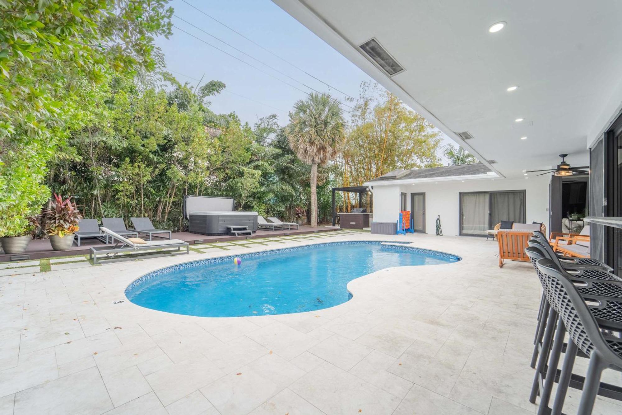 Style Backyard Heated Pool Hot Tub Fire Pit *