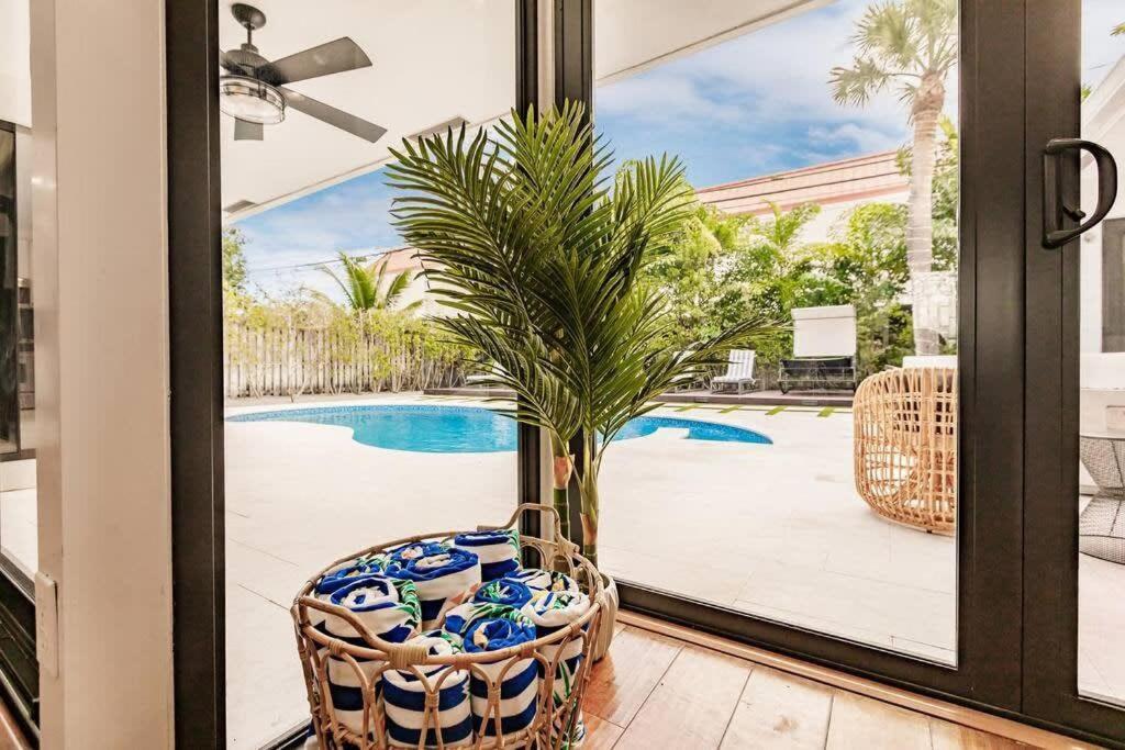 Holiday home Style Backyard Heated Pool Hot Tub Fire Pit *