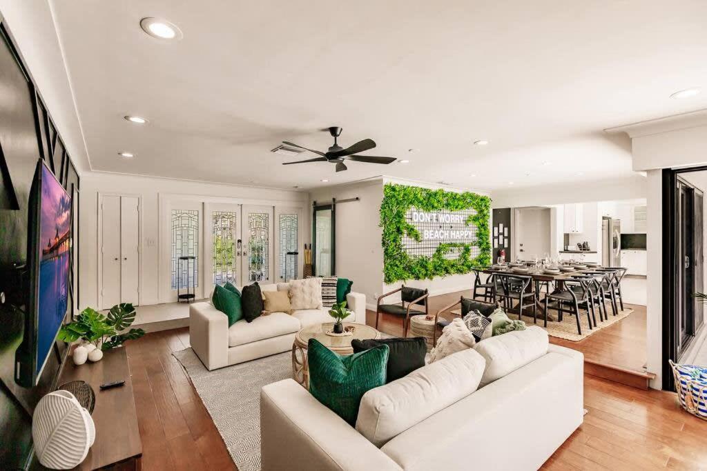 Holiday home Style Backyard Heated Pool Hot Tub Fire Pit Fort Lauderdale