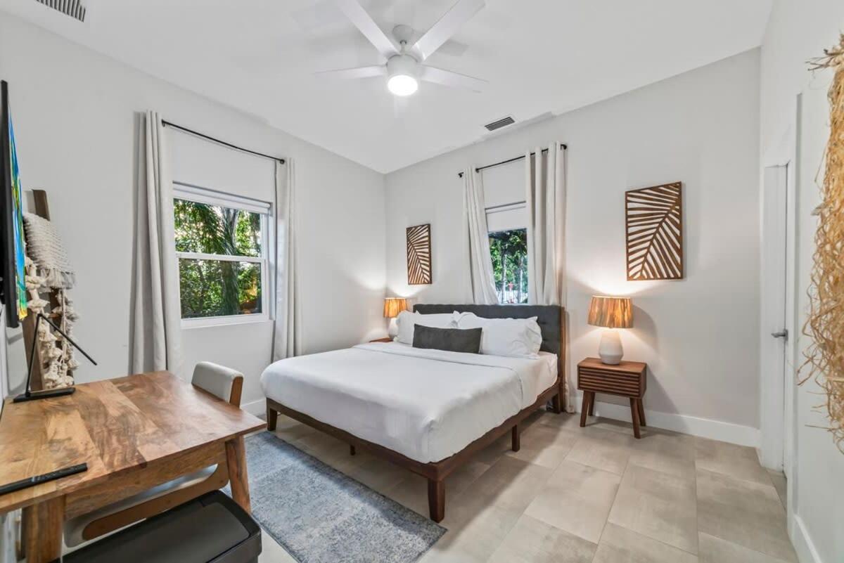 Chic Pool Oasis Modern Open Floor King Beds *