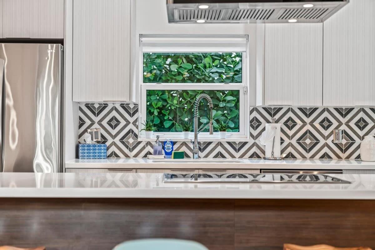 Chic Pool Oasis Modern Open Floor King Beds * Fort Lauderdale