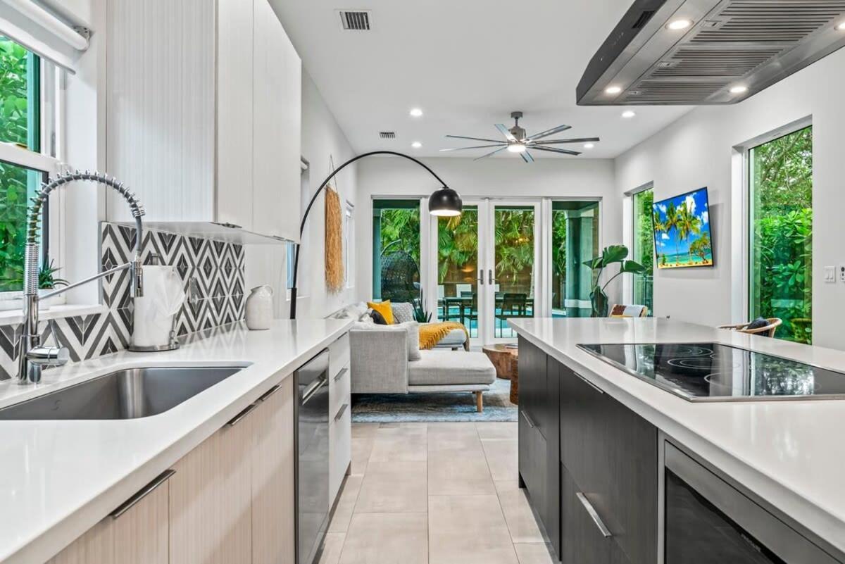 Holiday home Chic Pool Oasis Modern Open Floor King Beds