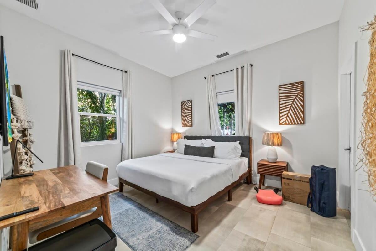 Chic Pool Oasis Modern Open Floor King Beds * Fort Lauderdale