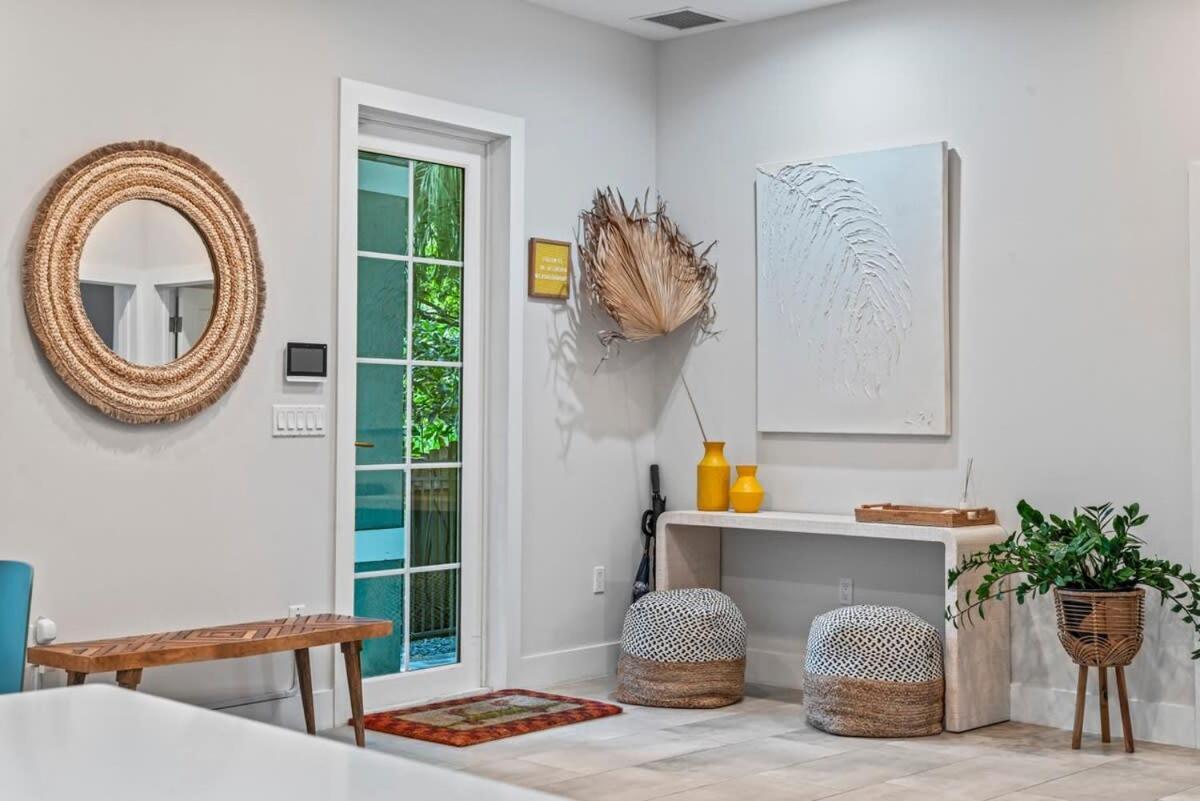 Chic Pool Oasis Modern Open Floor King Beds Holiday home Fort Lauderdale