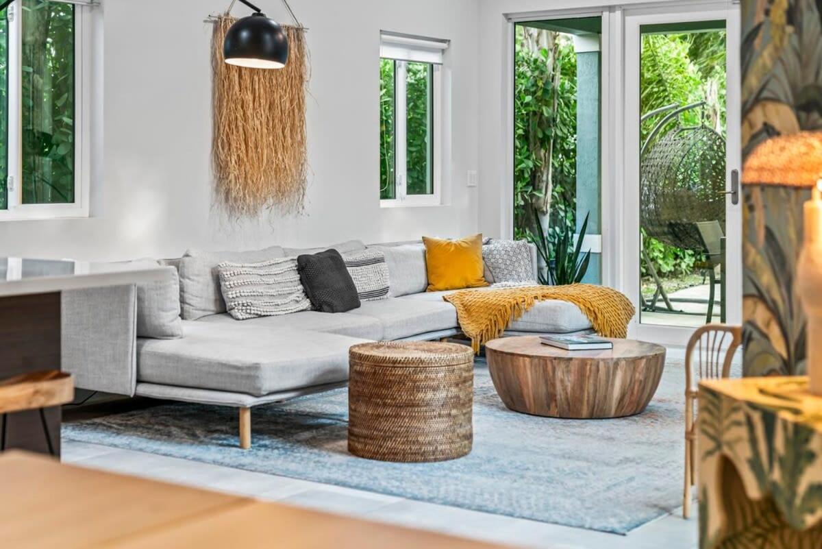 Holiday home Chic Pool Oasis Modern Open Floor King Beds *