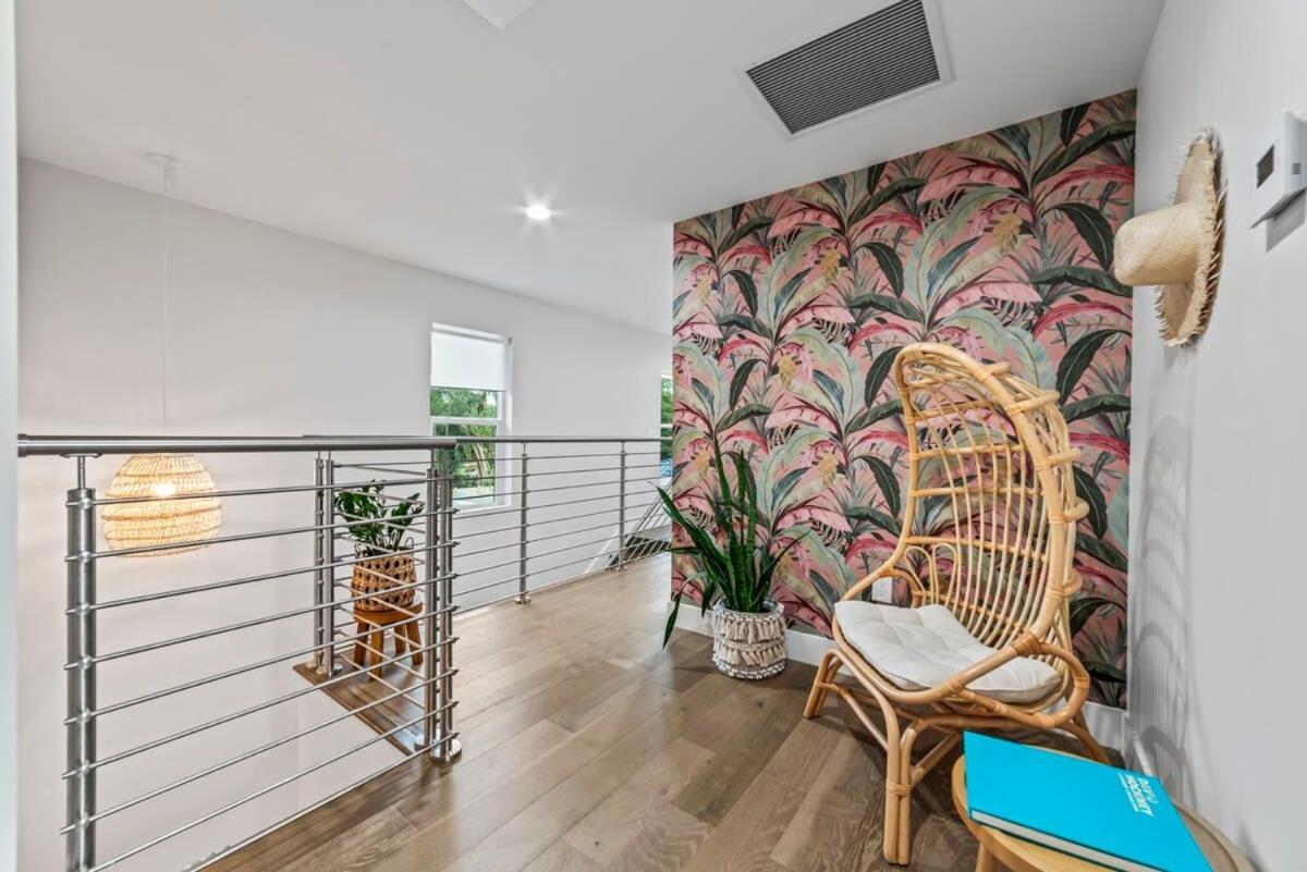 Chic Pool Oasis Modern Open Floor King Beds Holiday home Fort Lauderdale