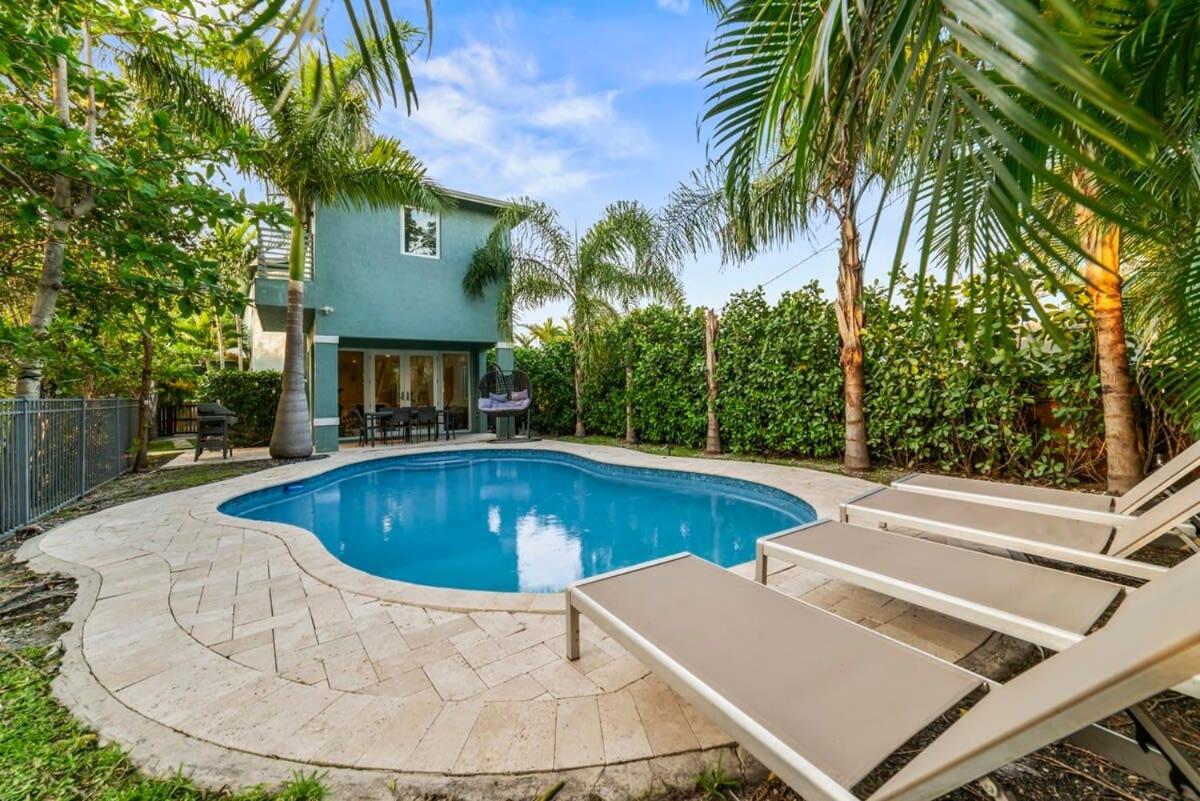 Holiday home Chic Pool Oasis Modern Open Floor King Beds *