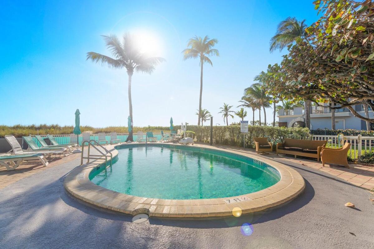 Apartment Pool Beachfront *