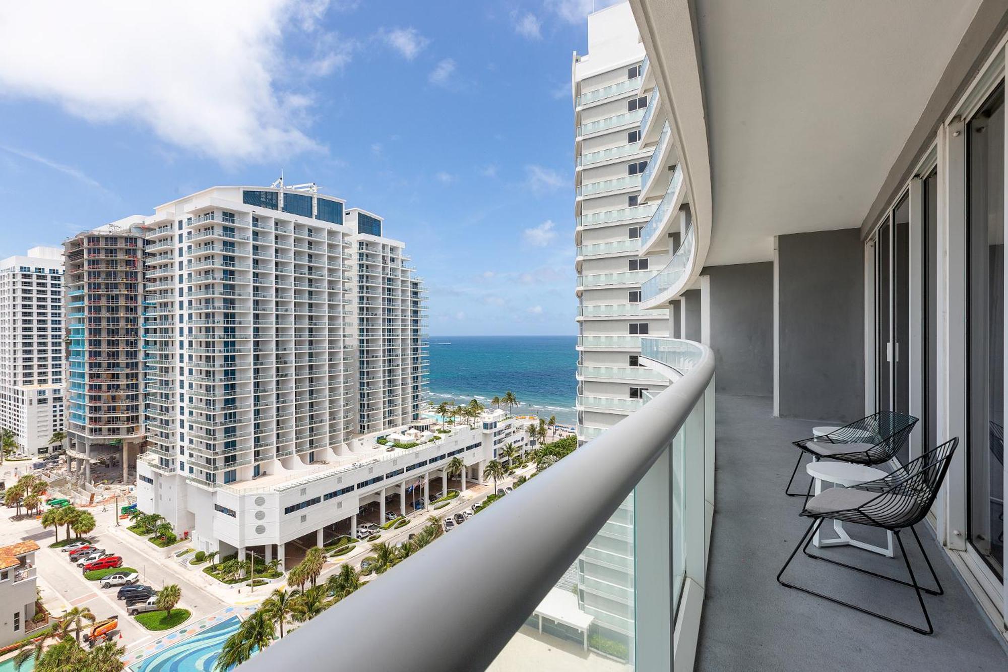 16th Floor Luxury 2 Bedroom - Ocean Views & Luxury Apartment *