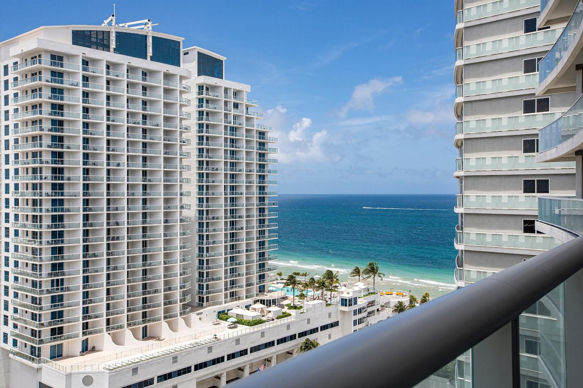 16th Floor Luxury 2 Bedroom - Ocean Views & Luxury *