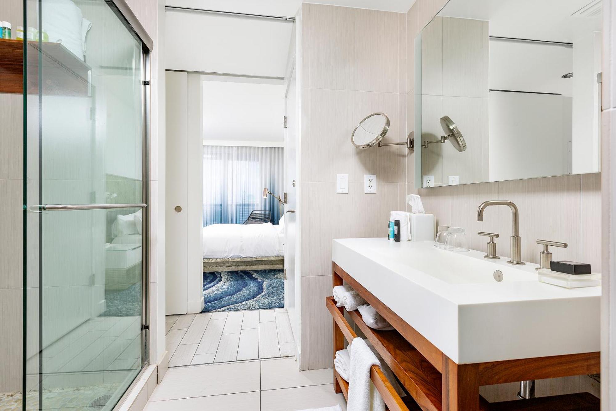 16th Floor Luxury 2 Bedroom - Ocean Views & Luxury Apartment *