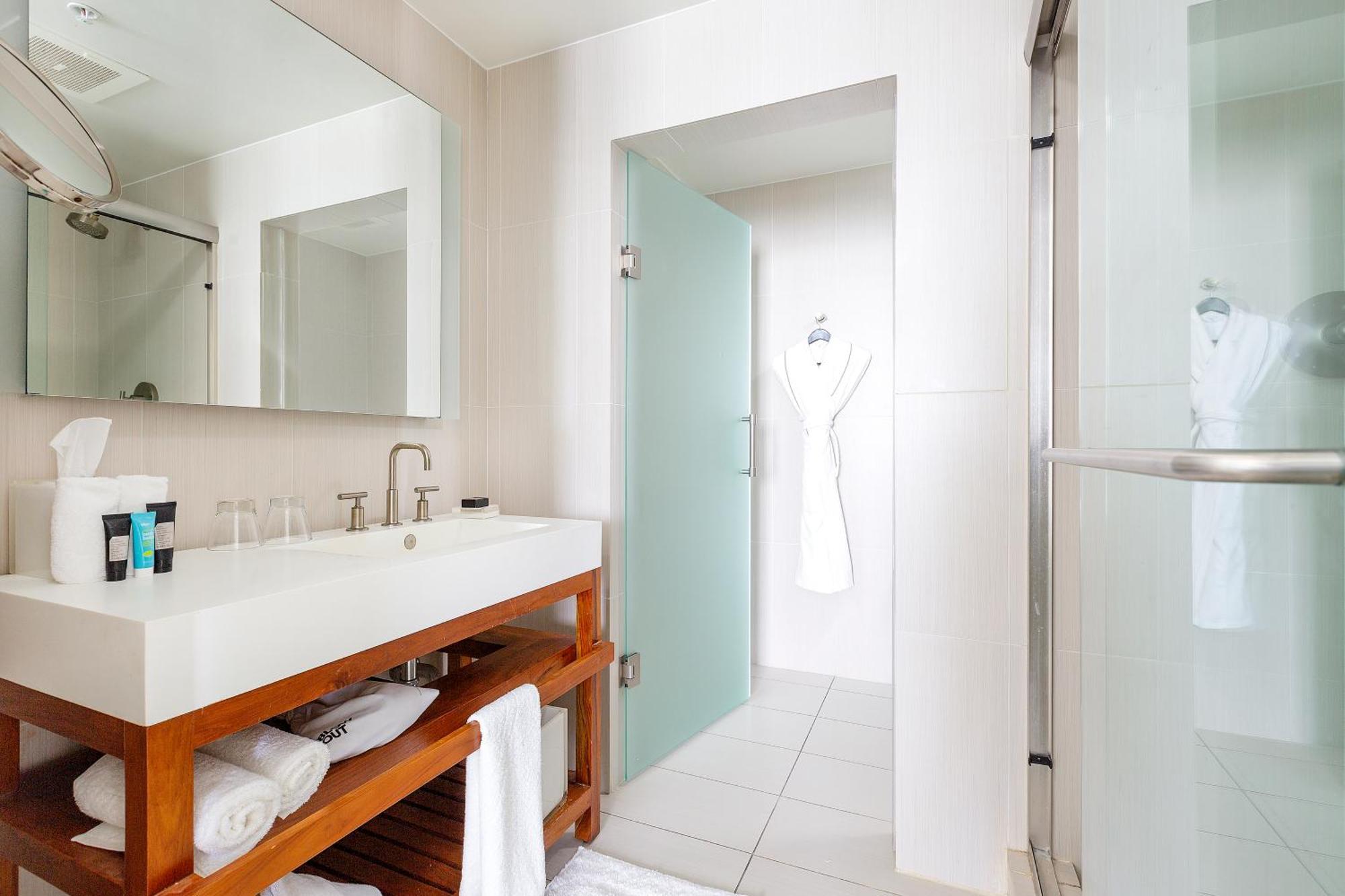 Apartment 16th Floor Luxury 2 Bedroom - Ocean Views & Luxury *