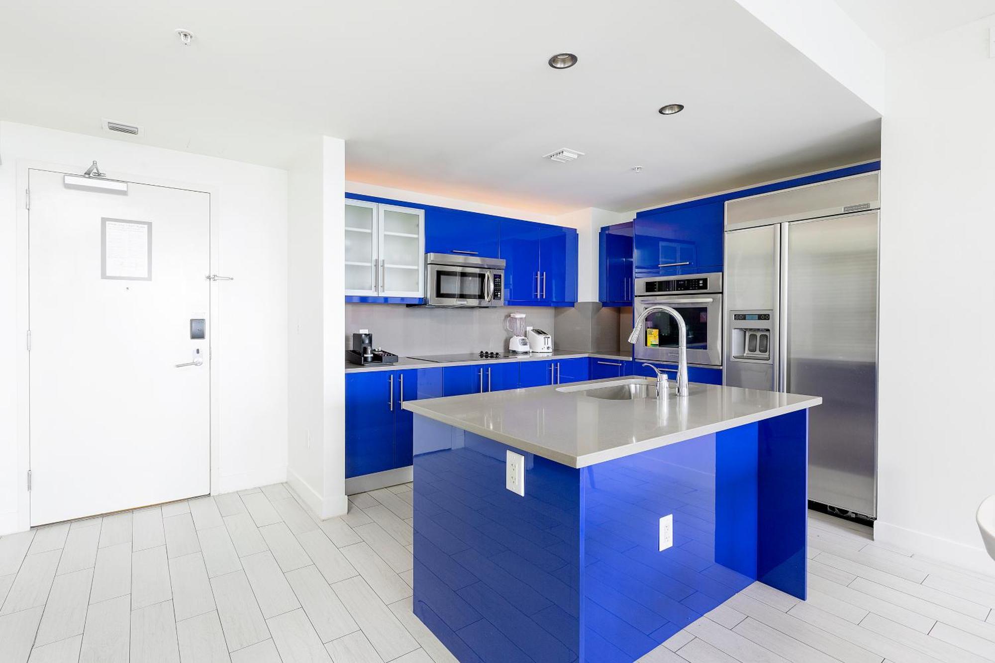 16th Floor Luxury 2 Bedroom - Ocean Views & Luxury Apartment