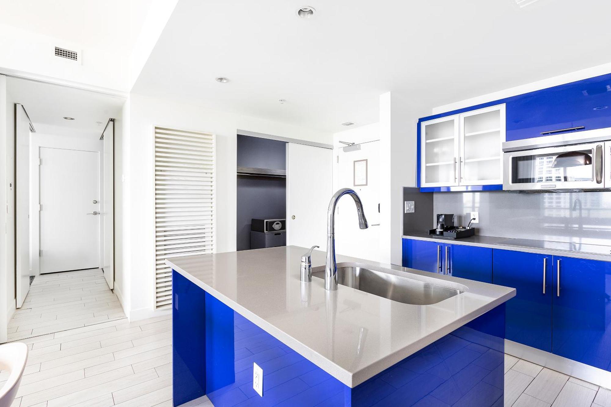 16th Floor Luxury 2 Bedroom - Ocean Views & Luxury
