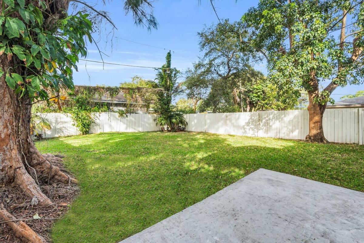 Modern W Large Yard Holiday home