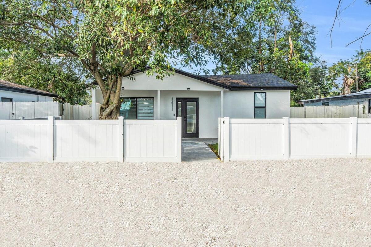 Modern W Large Yard Holiday home *