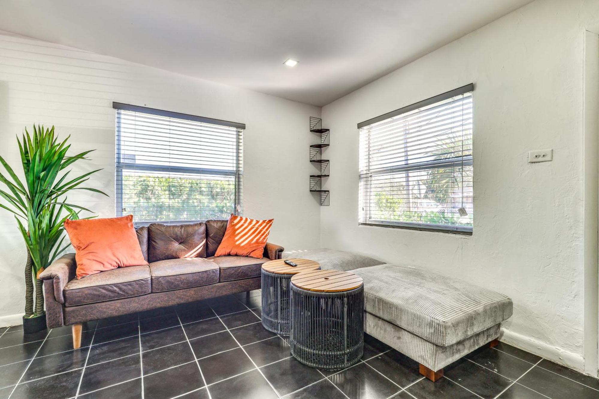 Holiday home 3 Mi To Riverwalk Lauderdale Cozy Home!