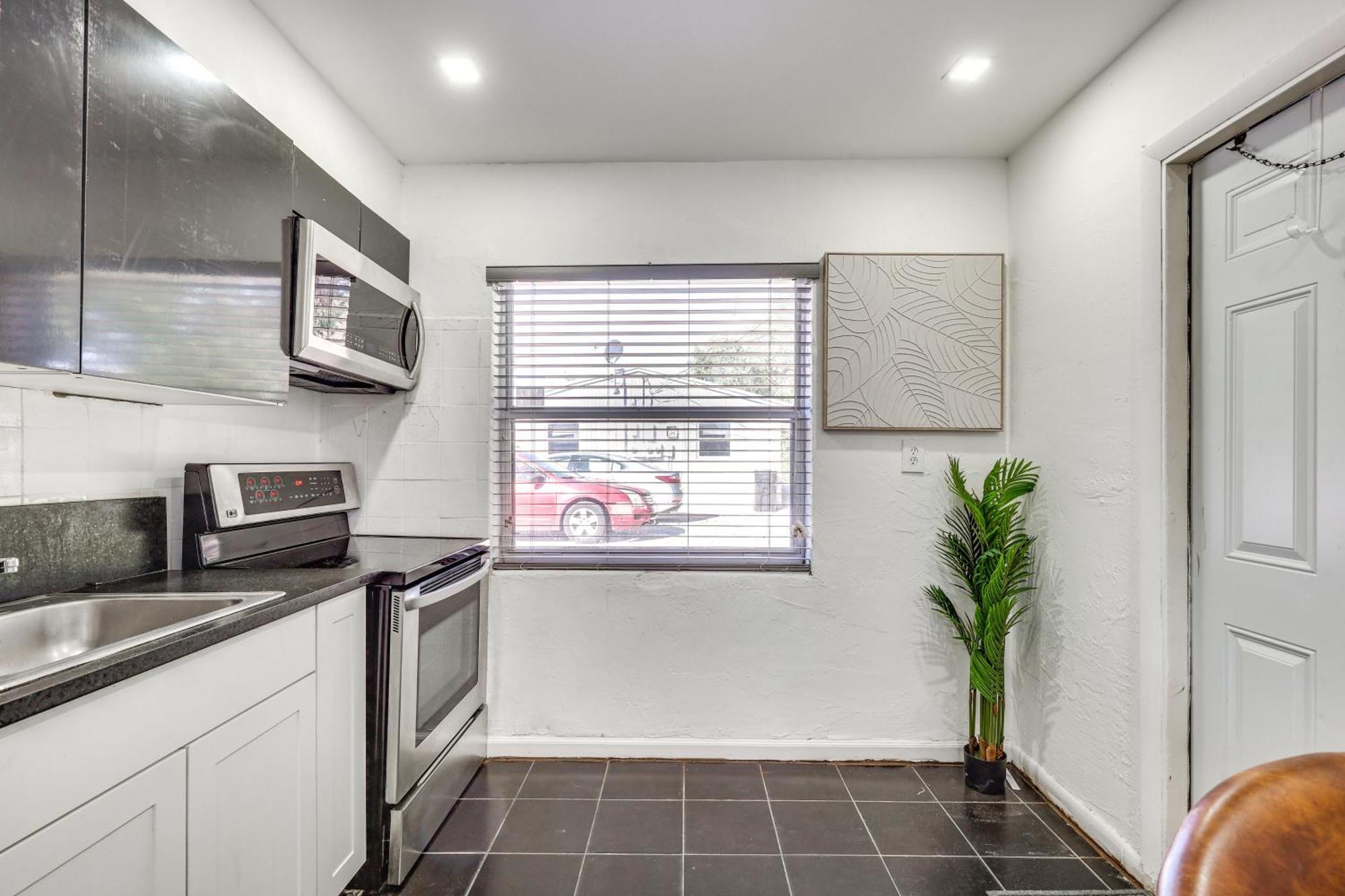 3 Mi To Riverwalk Lauderdale Cozy Home!