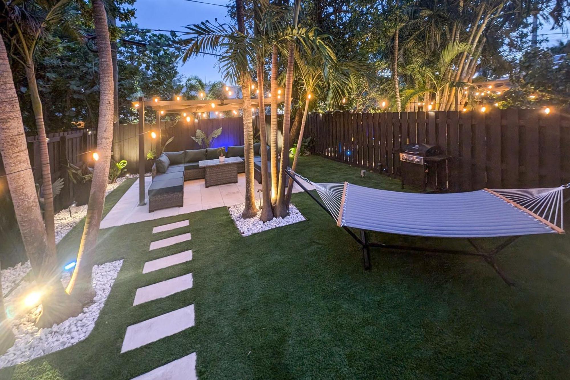Paradise Palms #1 *