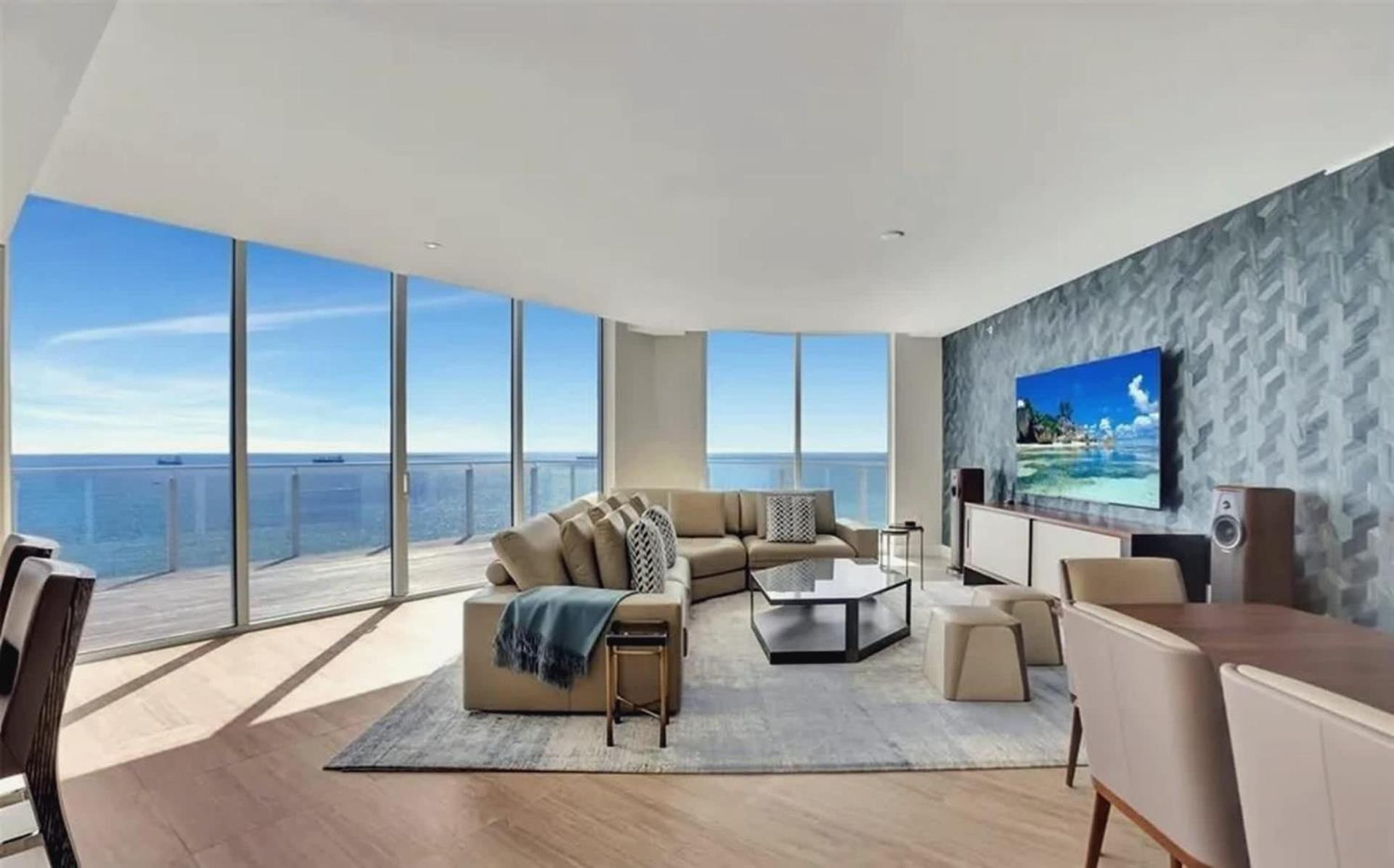 Four Bedroom 5-star Beachfront Living *