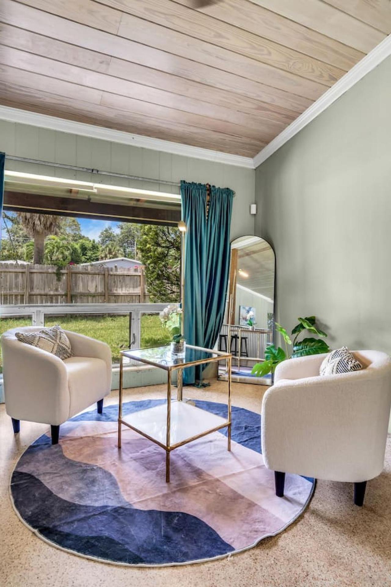 Spacious With Pool For 8 People Holiday home