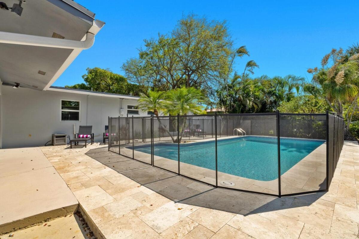 Holiday home Spacious Pool Mins To Beach,airport,pets Ok