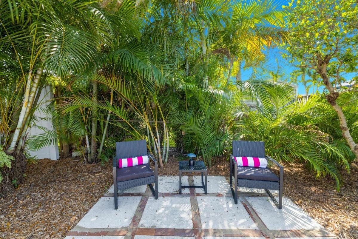 Spacious Pool Mins To Beach,airport,pets Ok Holiday home *