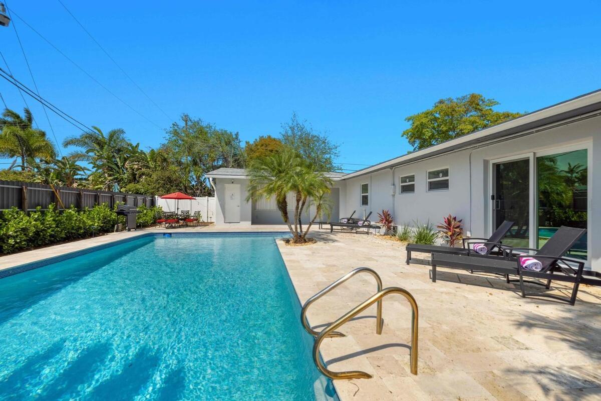 Holiday home Spacious Pool Mins To Beach,airport,pets Ok
