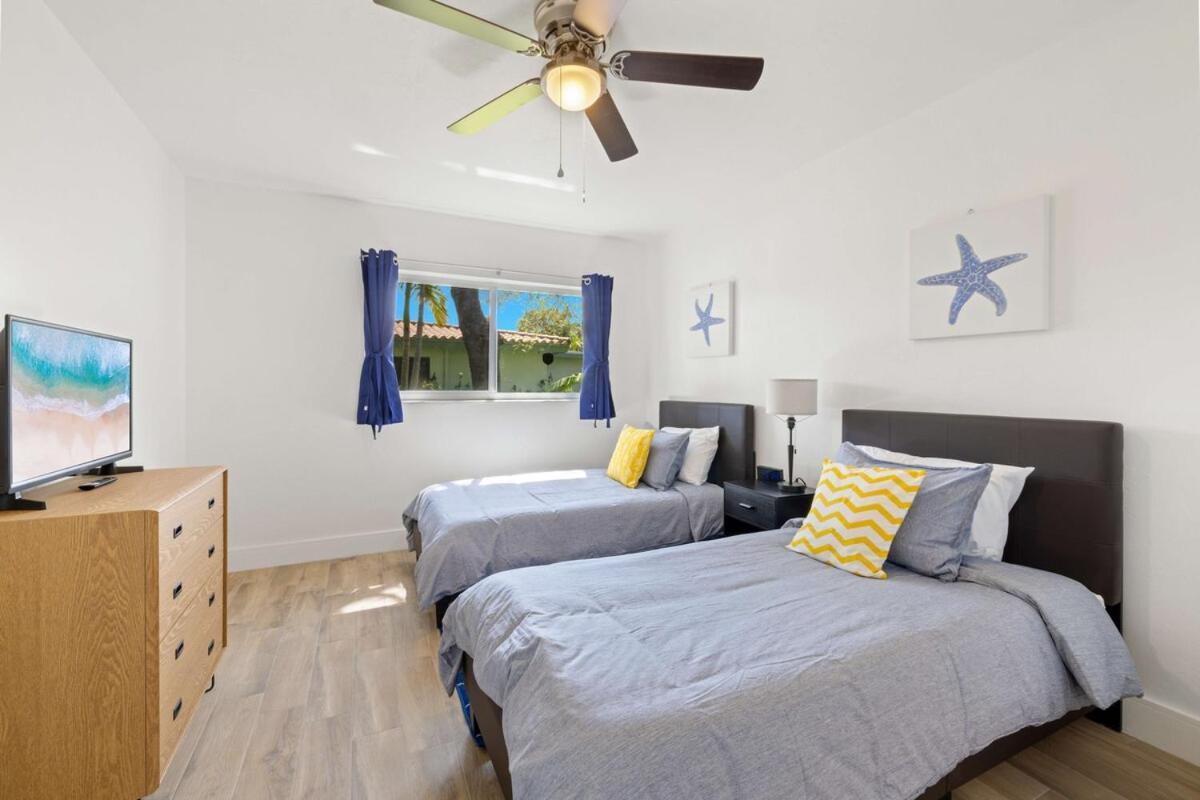 Spacious Pool Mins To Beach,airport,pets Ok *