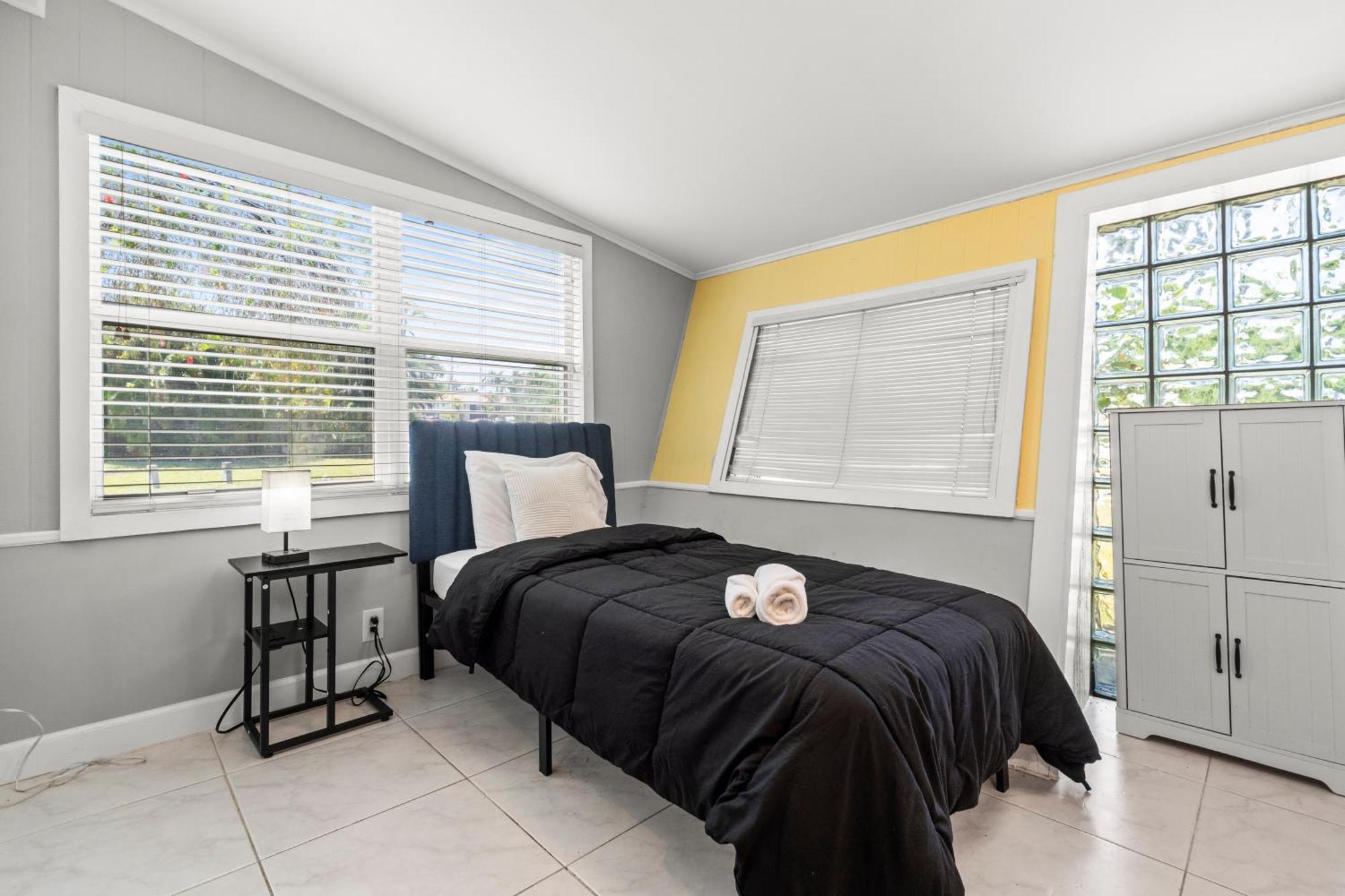 Lauderdale Retreat Near & Airport Holiday home *