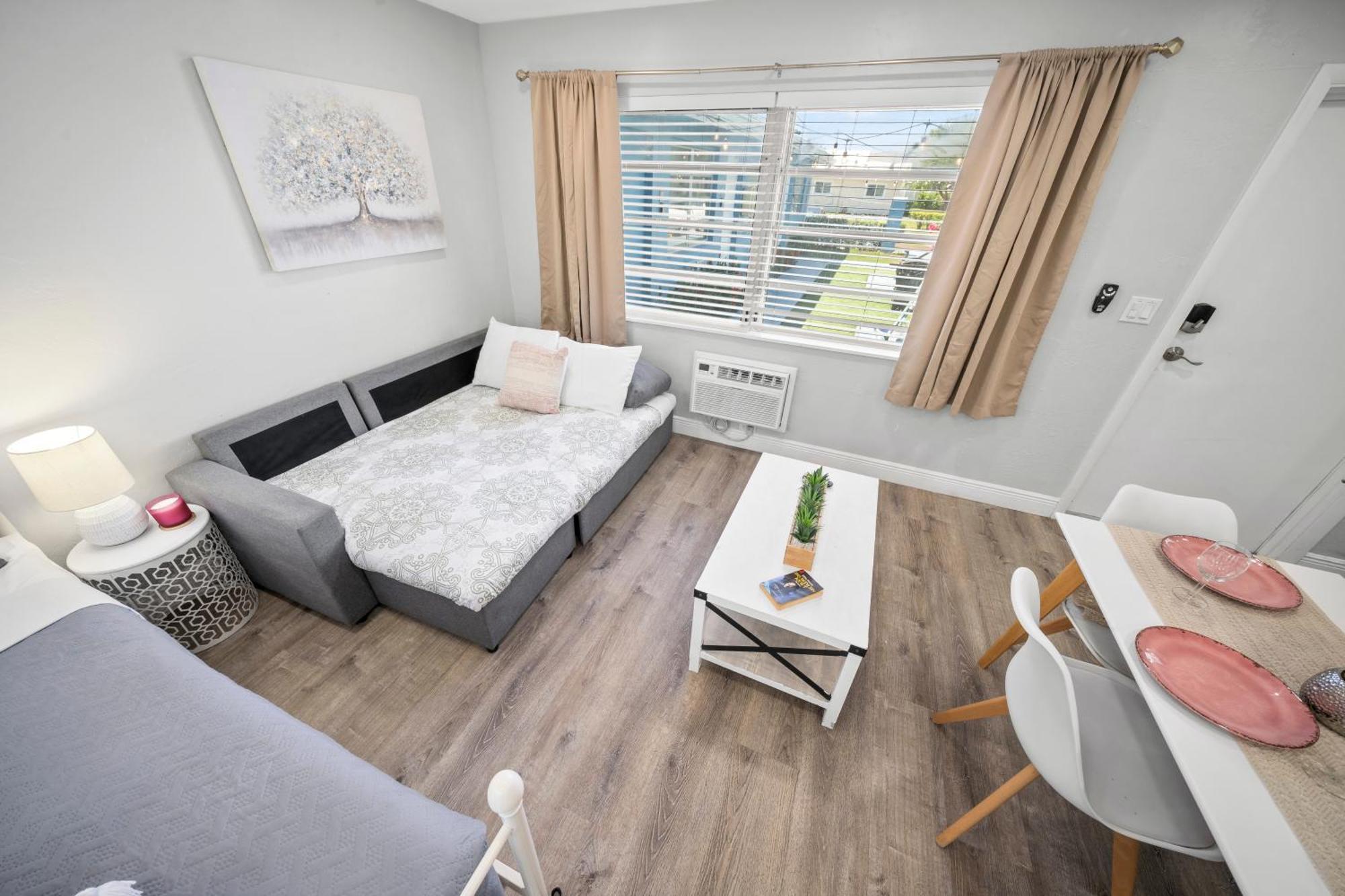 Bayview Regency By Lowkl Apartment