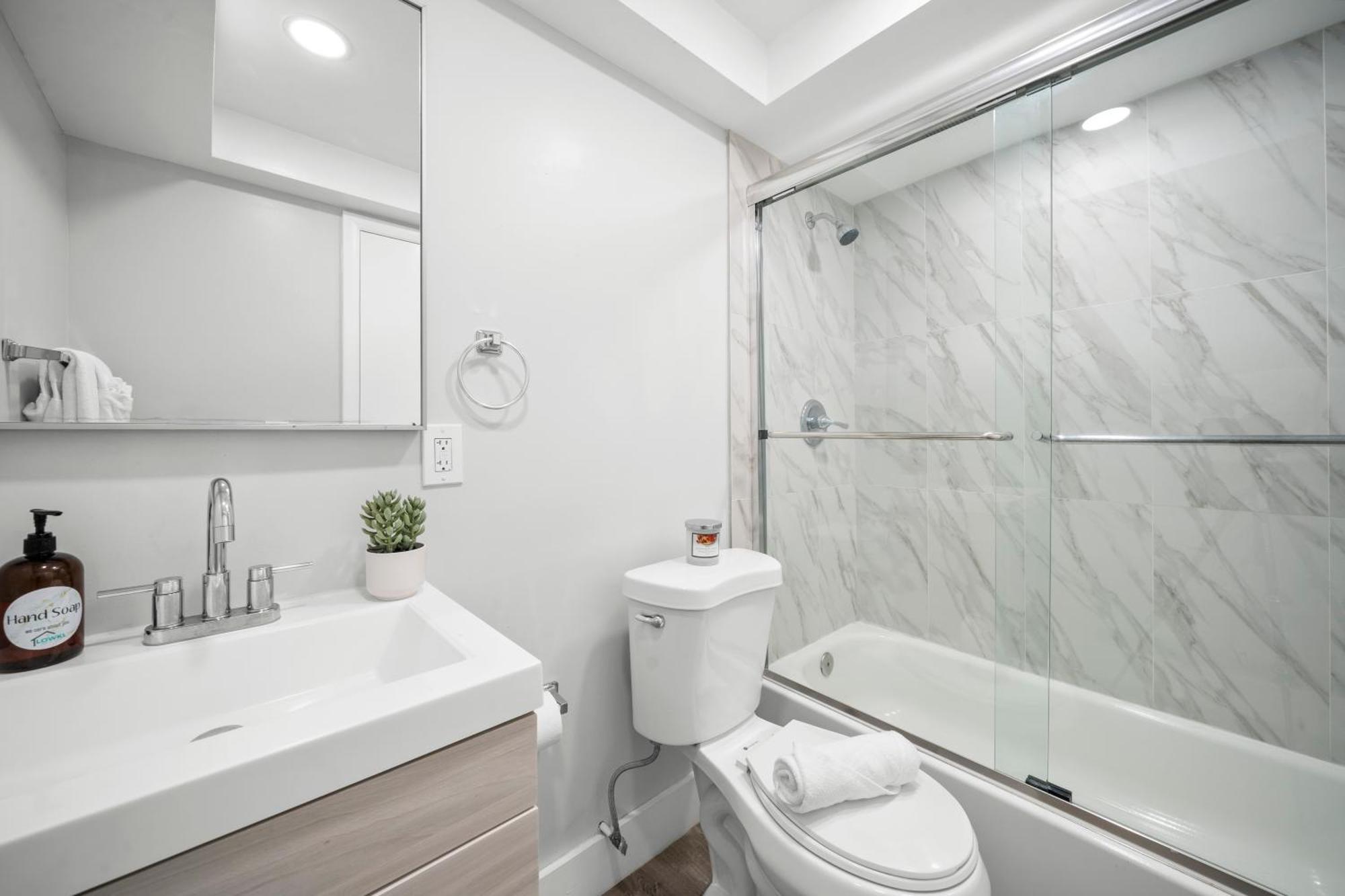 Bayview Regency By Lowkl Apartment *