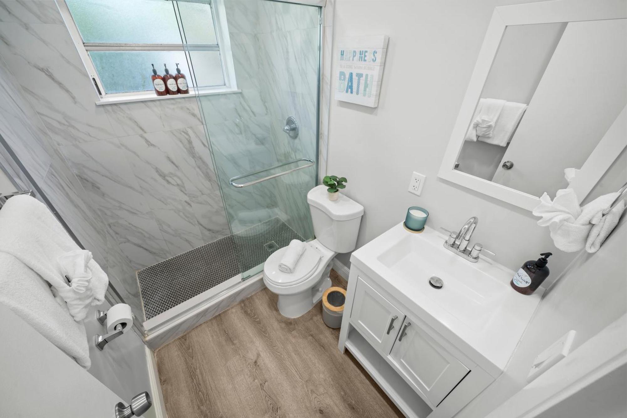 Bayview Regency By Lowkl Apartment