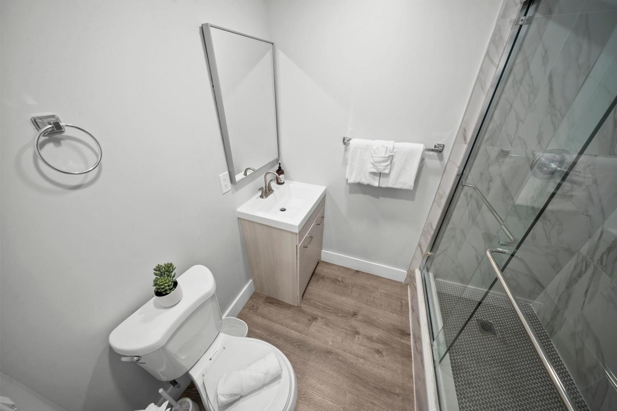Apartment Bayview Regency By Lowkl