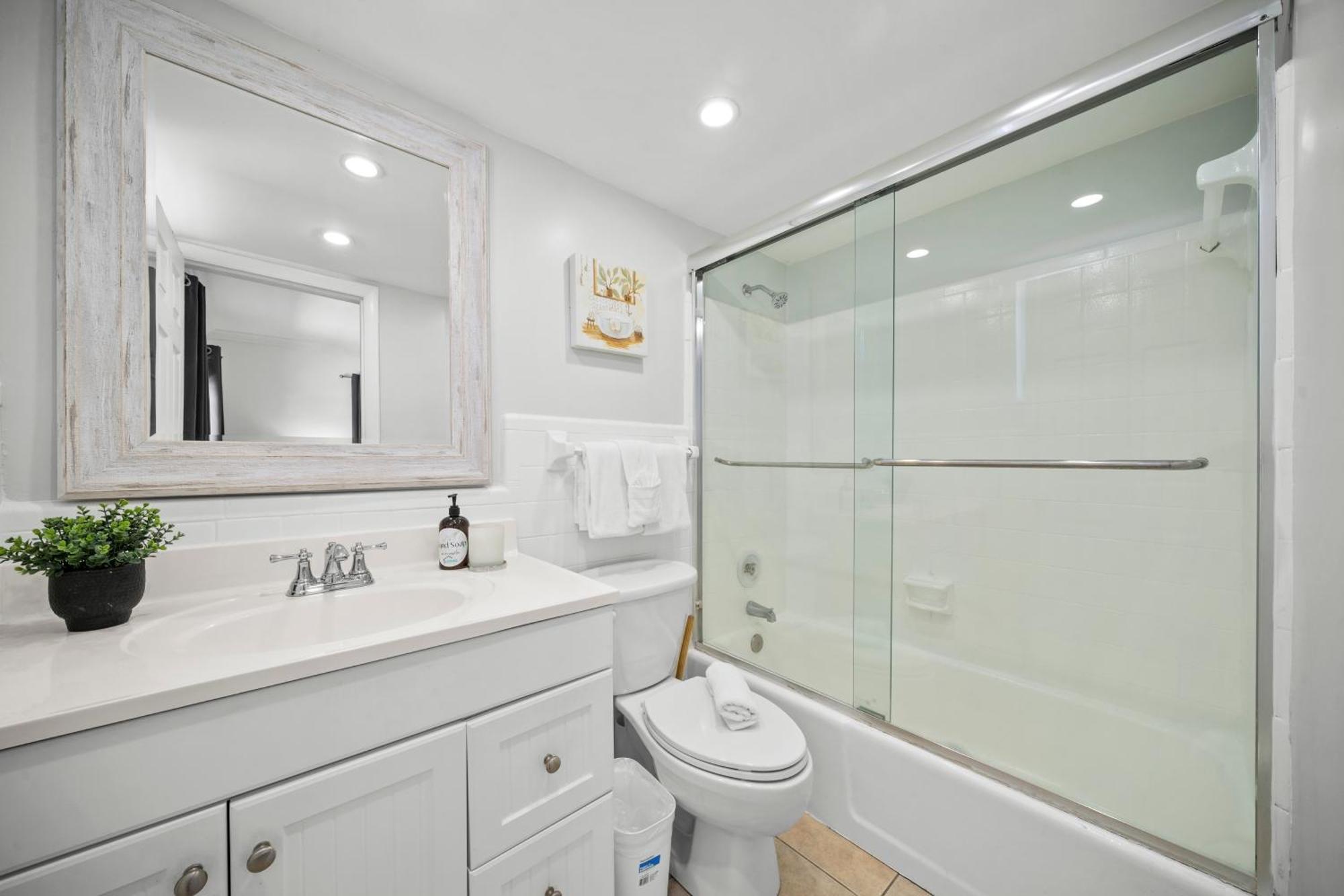 Apartment Bayview Regency By Lowkl *