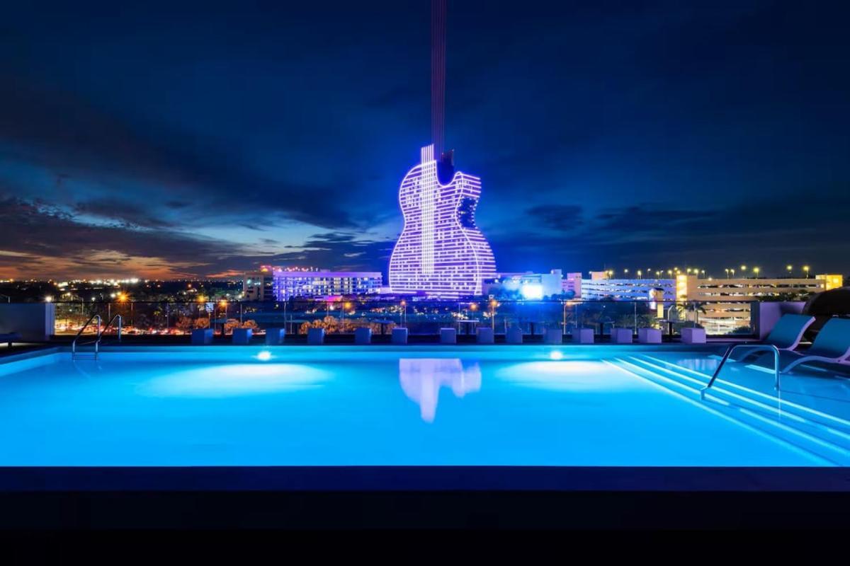 Ultra Luxe In Prime Location Apartment *