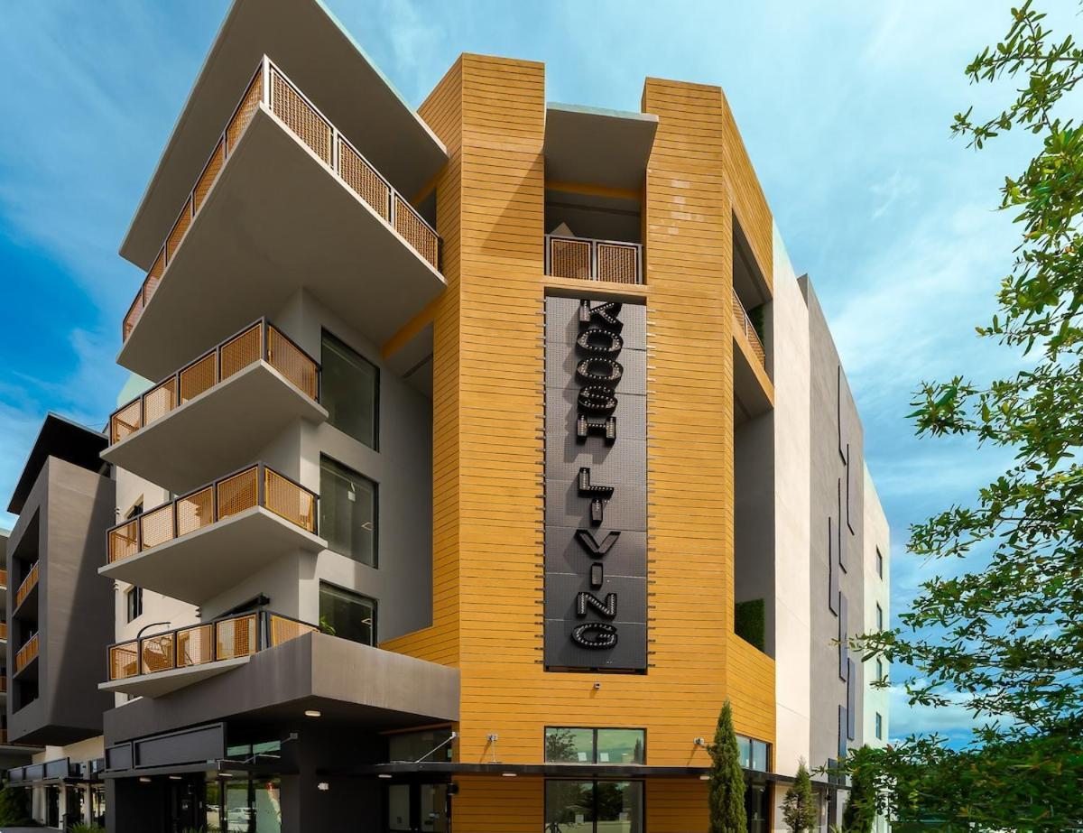 Ultra Luxe In Prime Location Apartment *