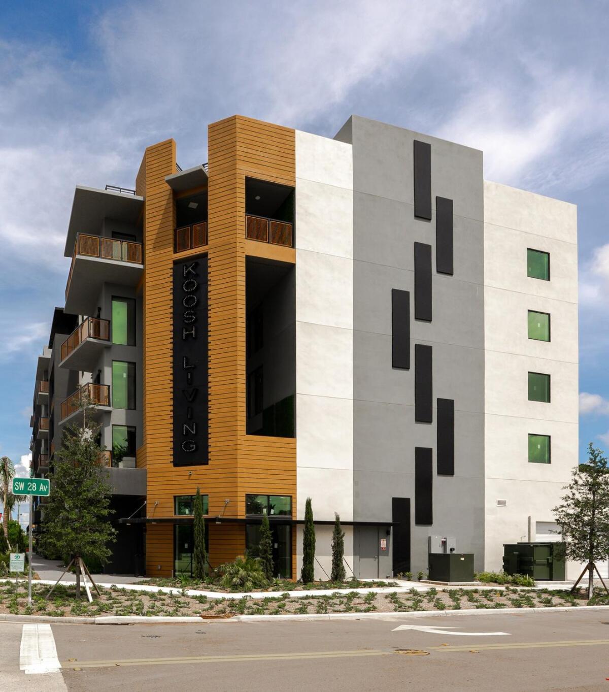 Ultra Luxe In Prime Location *