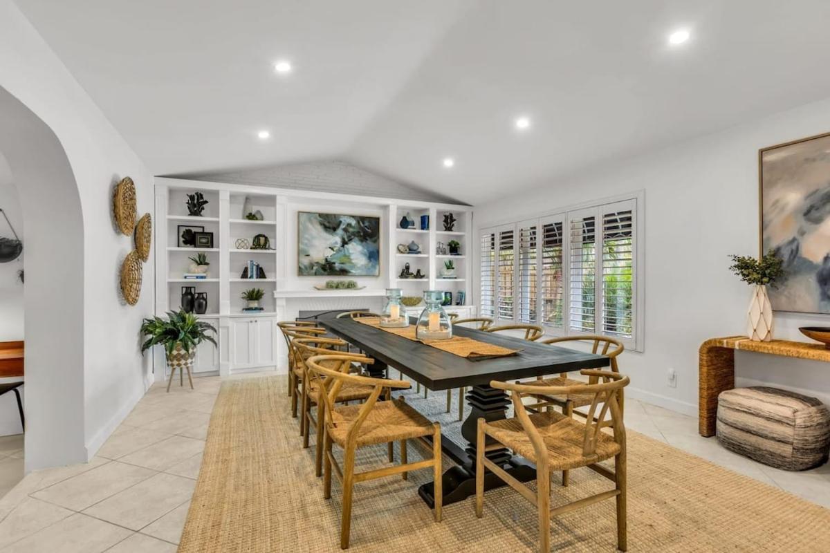 New Waterfront Oasis Mins Beach, Eats, Shop Holiday home *