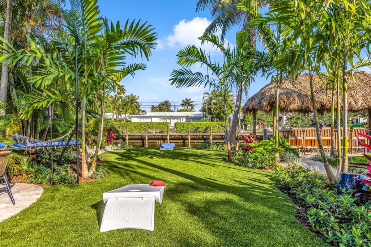 New Waterfront Oasis Mins Beach, Eats, Shop Holiday home