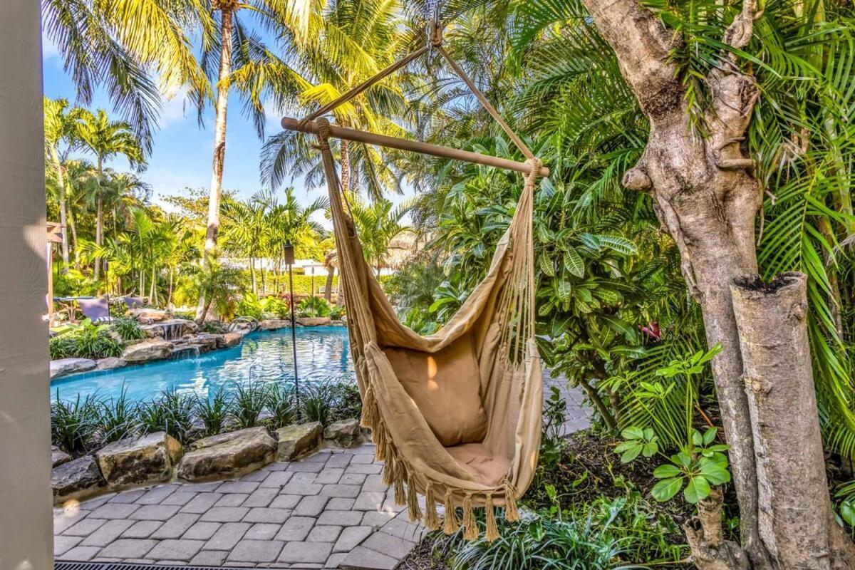 Holiday home New Waterfront Oasis Mins Beach, Eats, Shop
