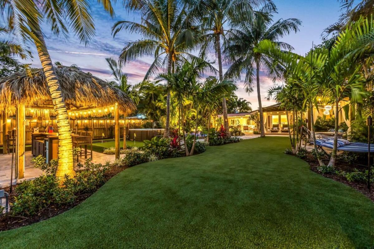 New Waterfront Oasis Mins Beach, Eats, Shop Holiday home
