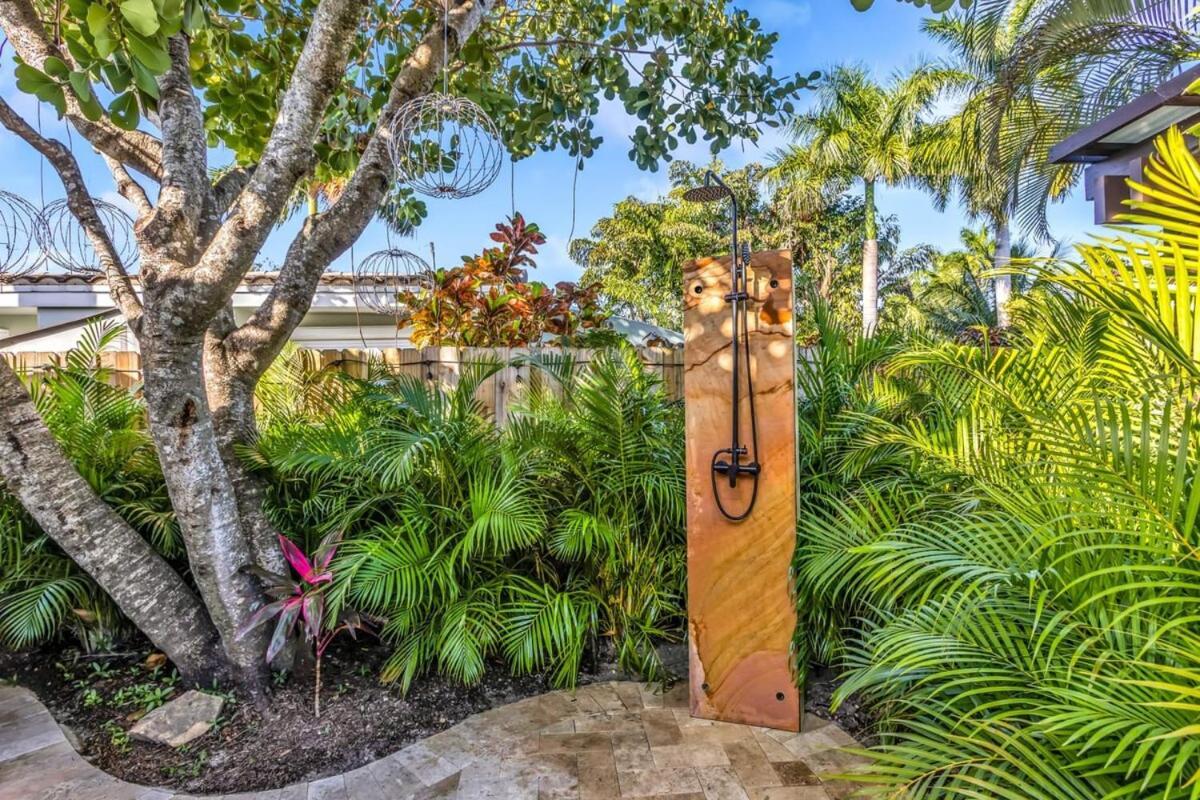 New Waterfront Oasis Mins Beach, Eats, Shop Holiday home *