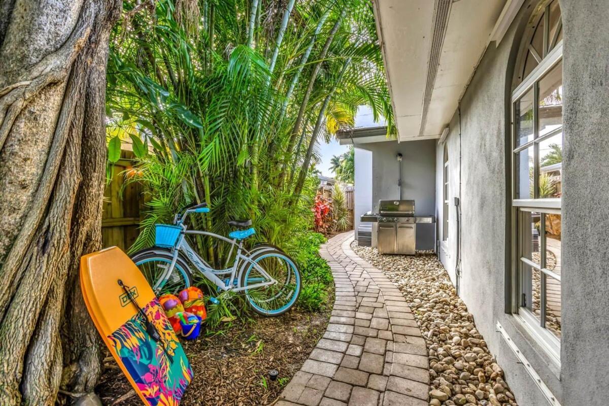 New Waterfront Oasis Mins Beach, Eats, Shop Holiday home *