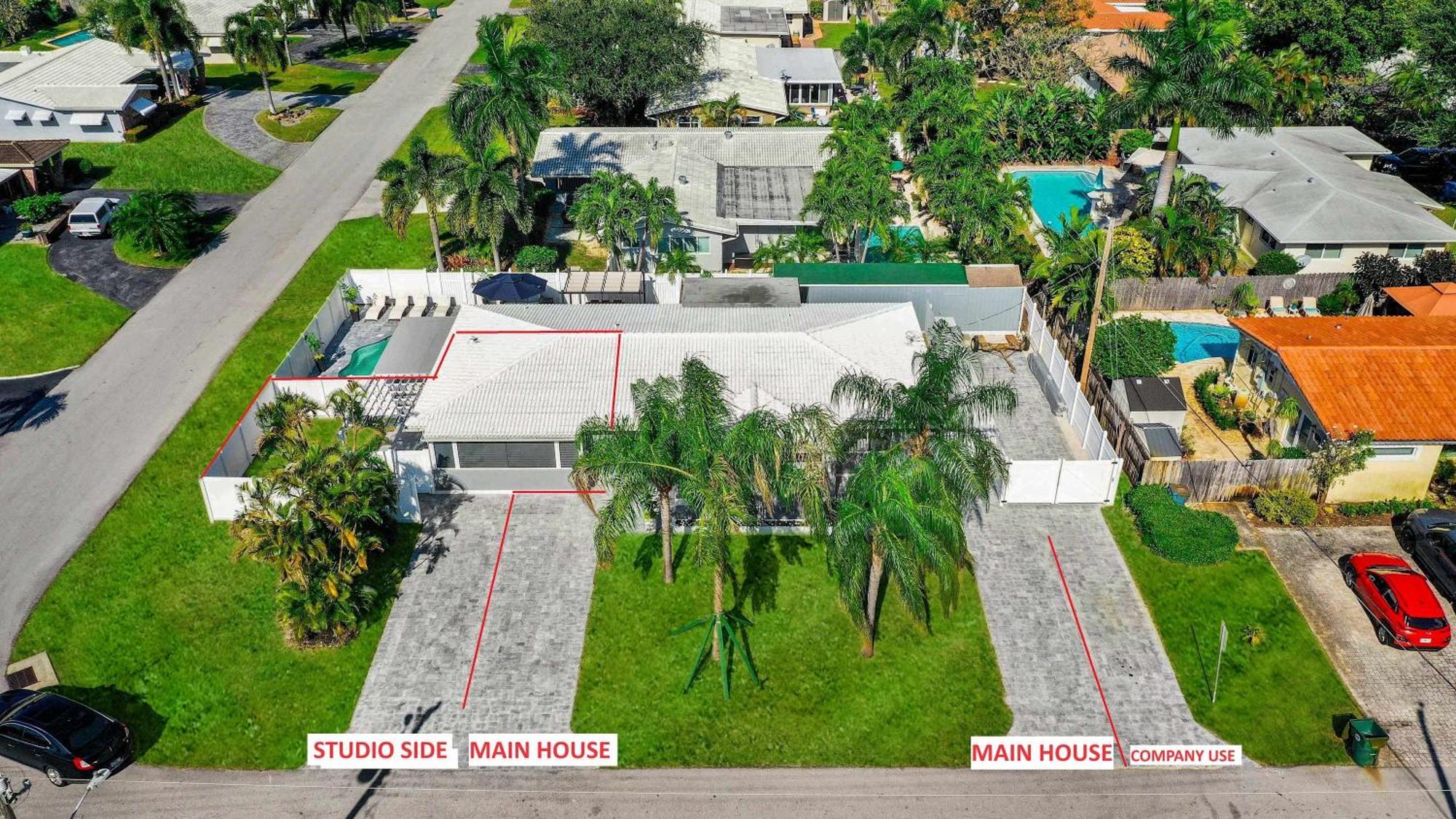 Lush Florida King Bed Studio - Dog Friendly Oasis