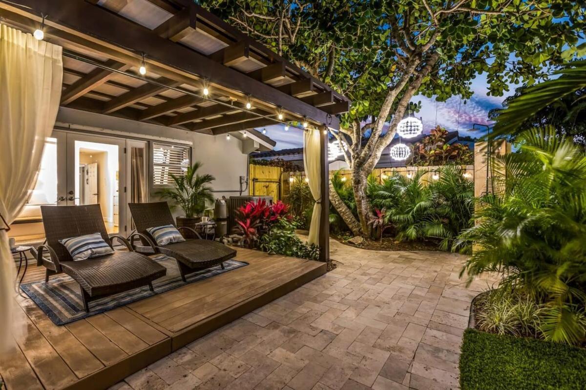 New Waterfront Oasis Mins Beach, Eats, Shop Holiday home