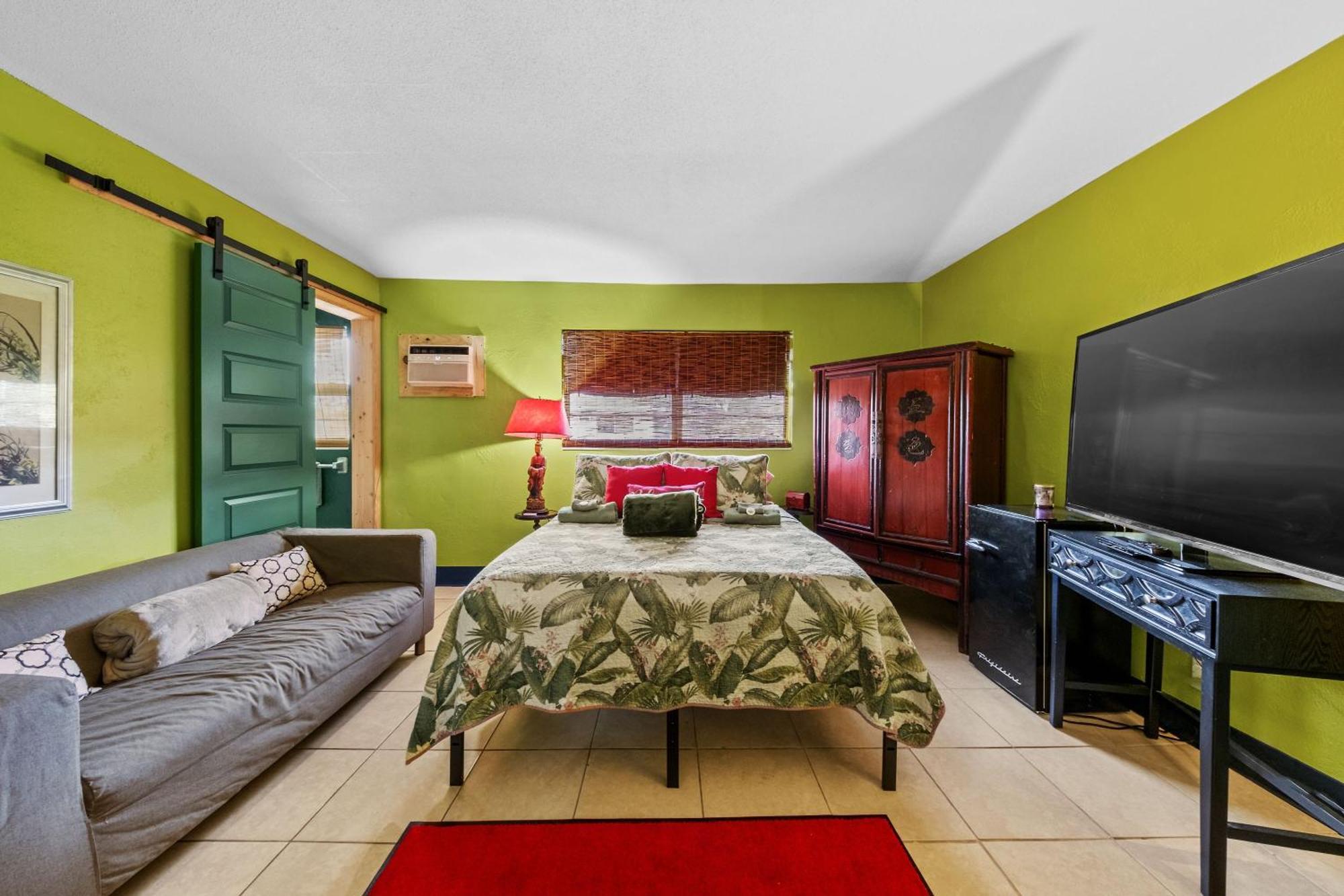 Blue Bell Apartment *