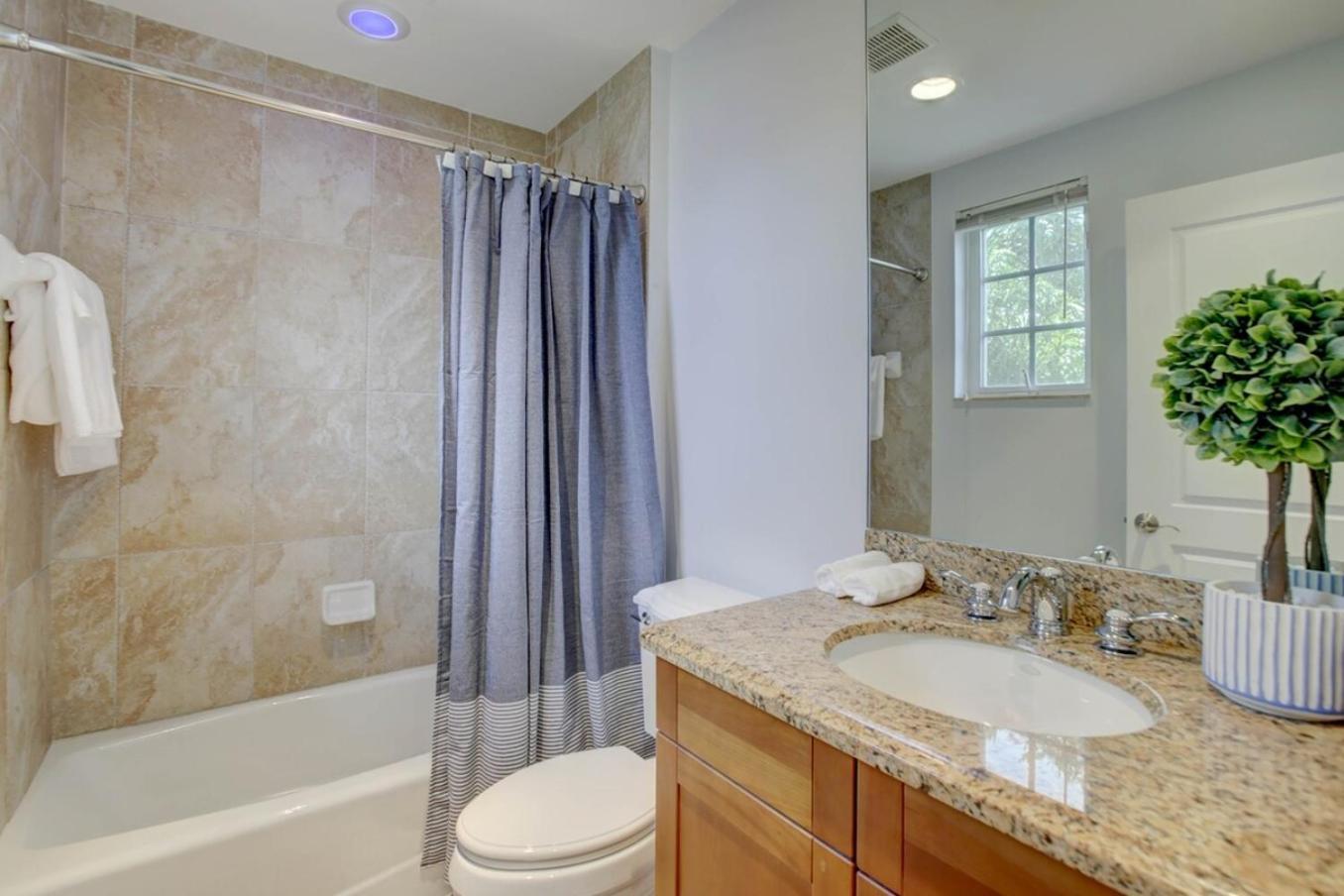 Holiday home Private Patio Cali King Bed Sleeps 10