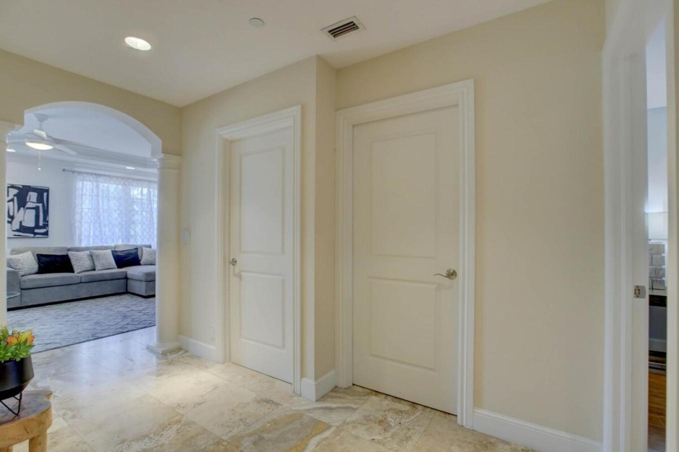 Private Patio Cali King Bed Sleeps 10 Holiday home Fort Lauderdale
